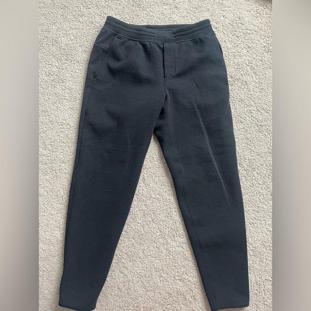 Black lululemon tapered sweatpants men’s medium